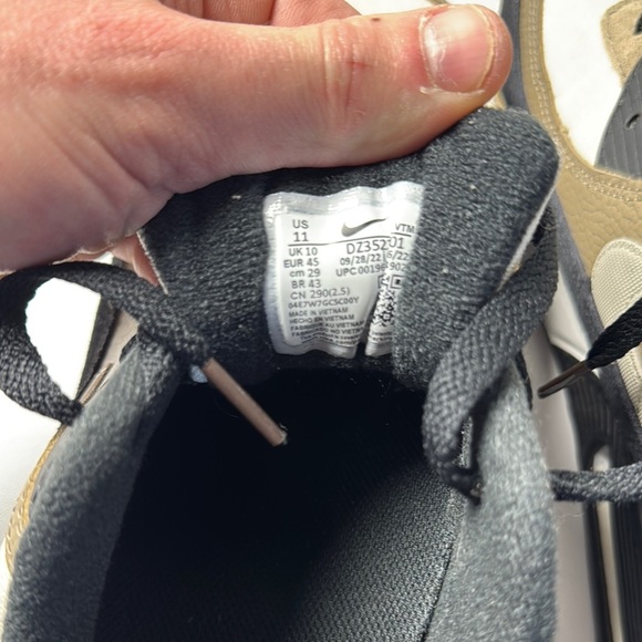 Nike Men's Athletic Shoes - Black, White, Olive - Picture 4 of 4